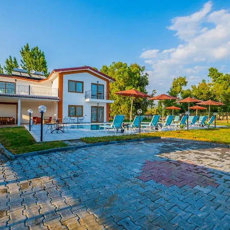 Ada Villa-2